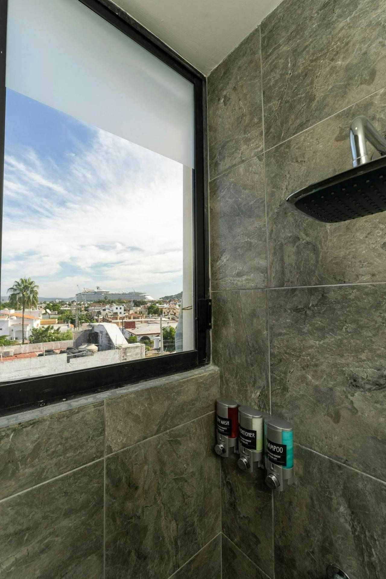 New & Modern, 5 Star Area, Walk 2 Beach, Pool, Views, King Bed Масатлан Экстерьер фото